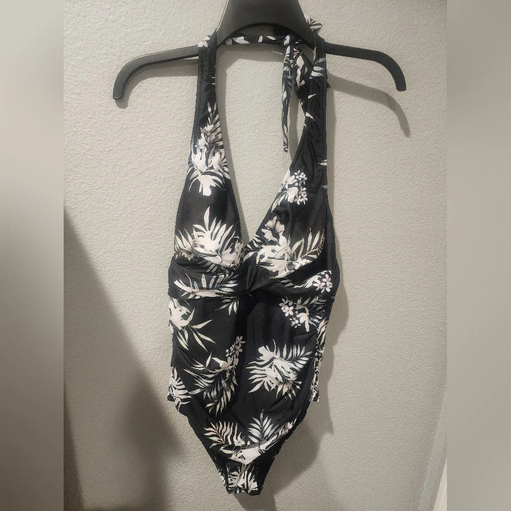 Floral Halter One-Piece Swimsuit - Picture 2 of 2